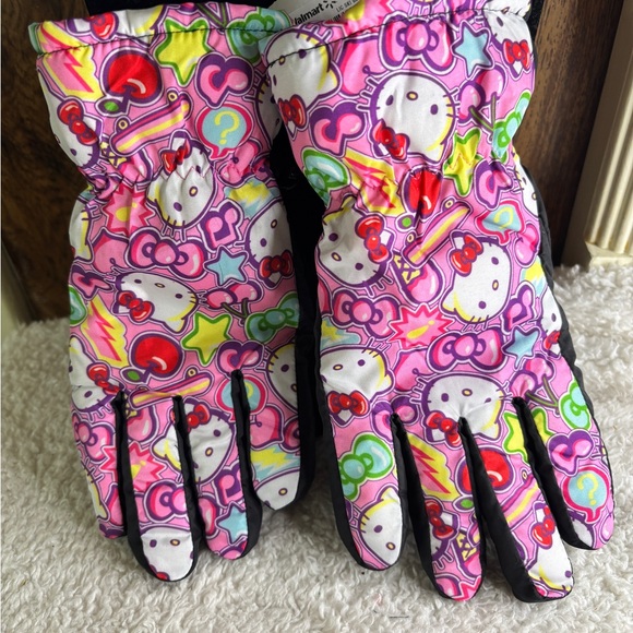 Bioworld Hello Kitty Colorful Kids Mittens - Picture 2 of 8